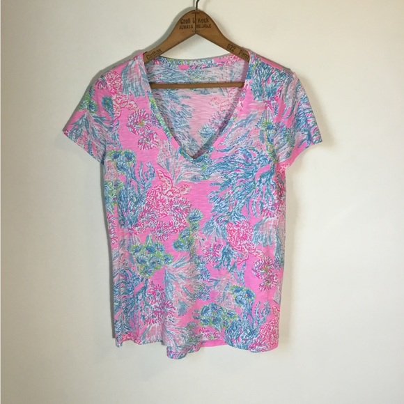 Lilly Pulitzer Tops - Lilly Pulitzer Ella V-Neck Short Sleeve Shirt